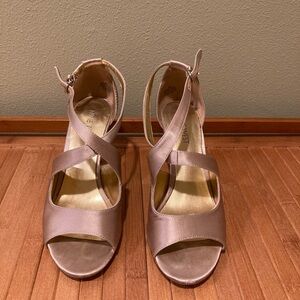 Elegant Women's Strappy Sandals